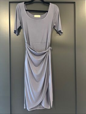 Stretchy Women’s Scoop Neck Draped Midi Dress in Light Lavender